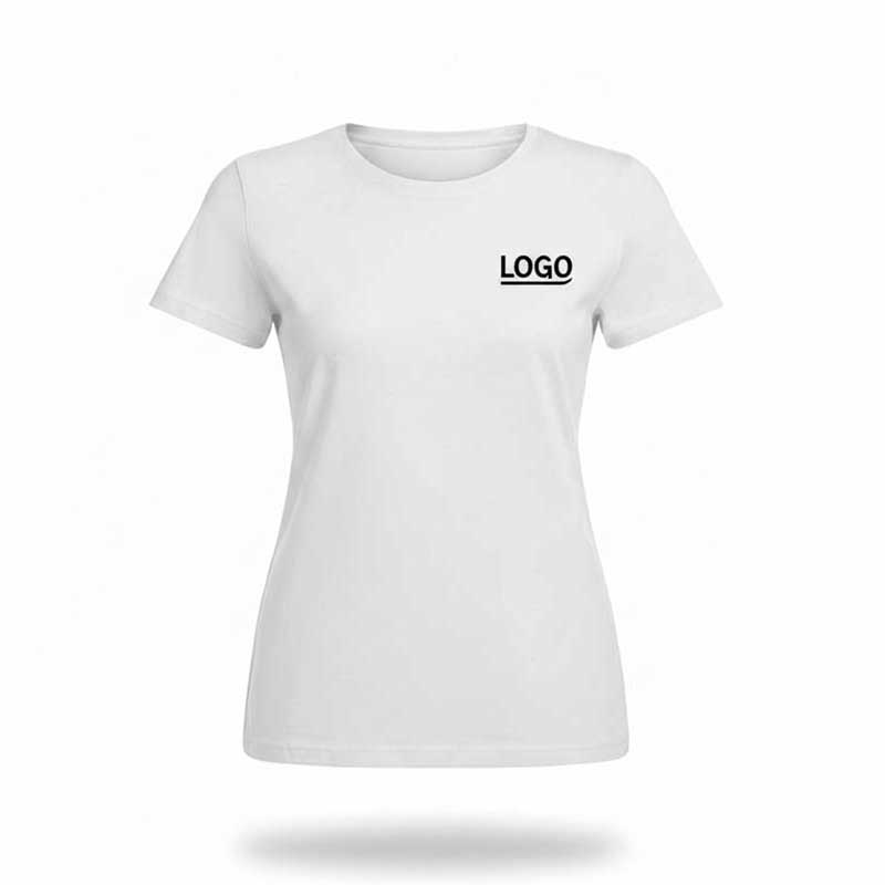 Біла футболка із вишитим логотипом компанії на грудях. Приклад універсального корпоративного мерчу. Біла футболка із вишитим логотипом компанії на грудях. Приклад універсального корпоративного мерчу.