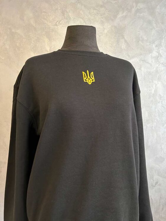 Комп'ютерна вишивка герба на джемпері (Київ). Якісна вишивка на одязі будь-якої складності.