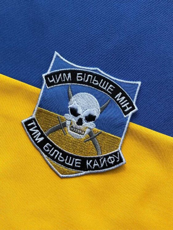 Якісний вишитий шеврон з черепом. Послуги машинної вишивки.