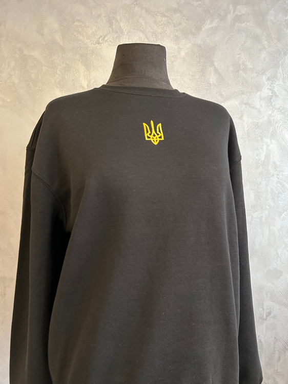 Сірий джемпер з вишивкою герба. Вартість виготовлення та прорахунок замовлення.