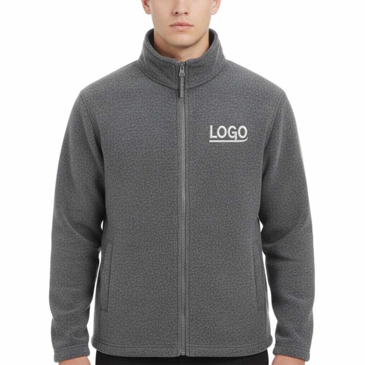 Сіра флісова кофта: нанесення логотипу на одяг, машинна вишивка