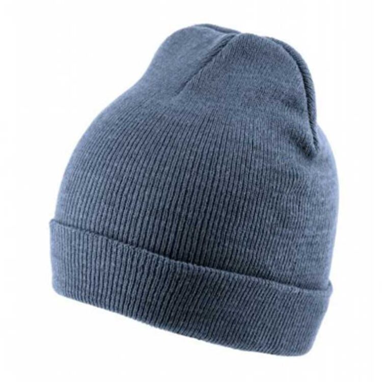 Вишивка корпоративного логотипу на темно-сірій шапці. Якісне брендування аксесуарів на замовлення.