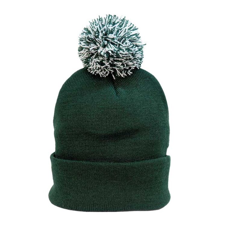 Зелена шапка для нанесення логотипу. Машинна вишивка на головних уборах для брендування.