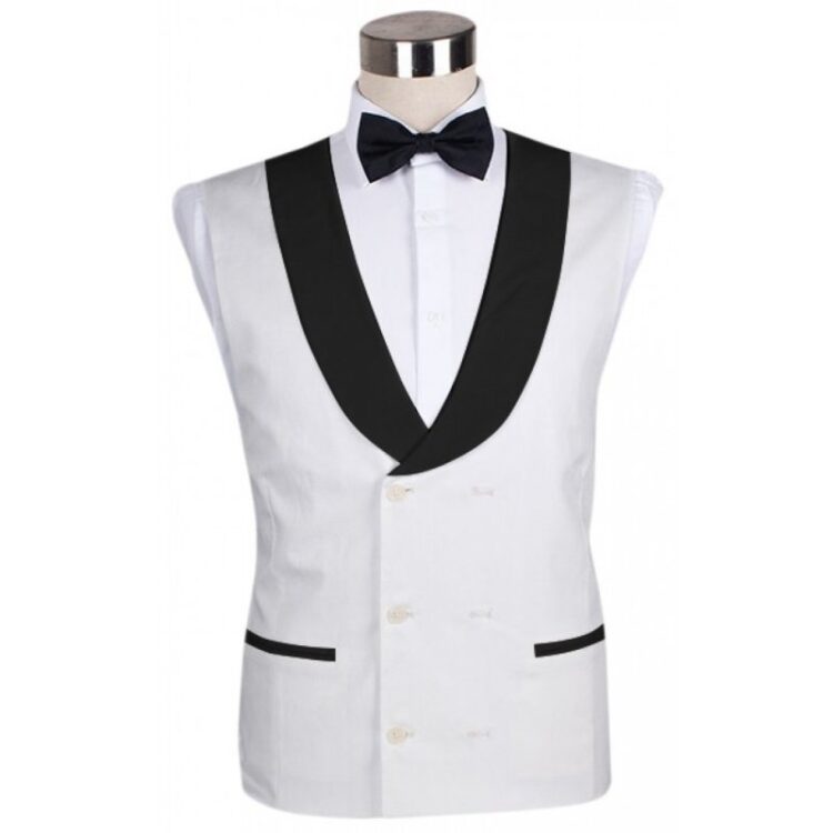 Білий жіночий жилет з вишитим логотипом. Пошиття корпоративного одягу для адміністраторів та персоналу готелів.